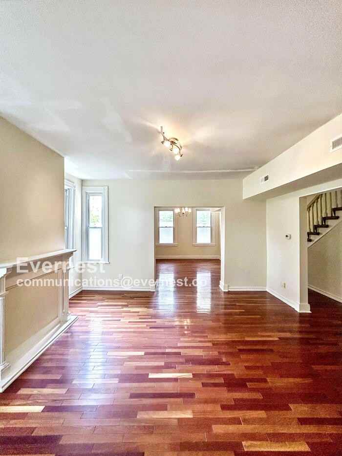 1402 Ashley Street - Photo 5 of 25