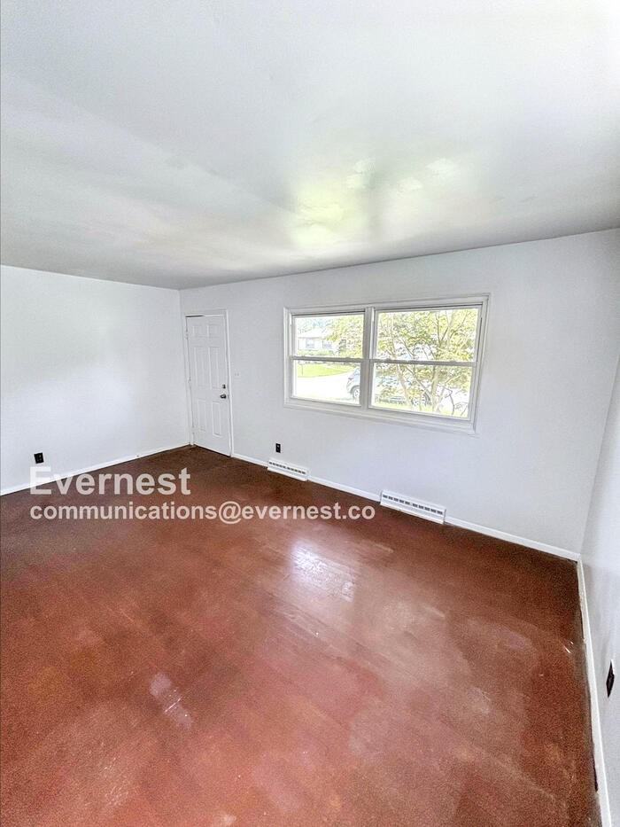 1213 Scott Ave - Photo 3 of 19