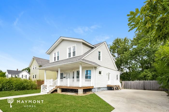 957 Foster Ave - Photo 2 of 3