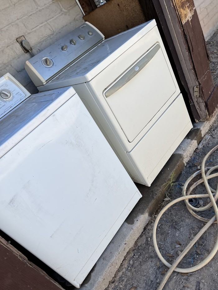 306 W Lee St - Photo 3 of 3