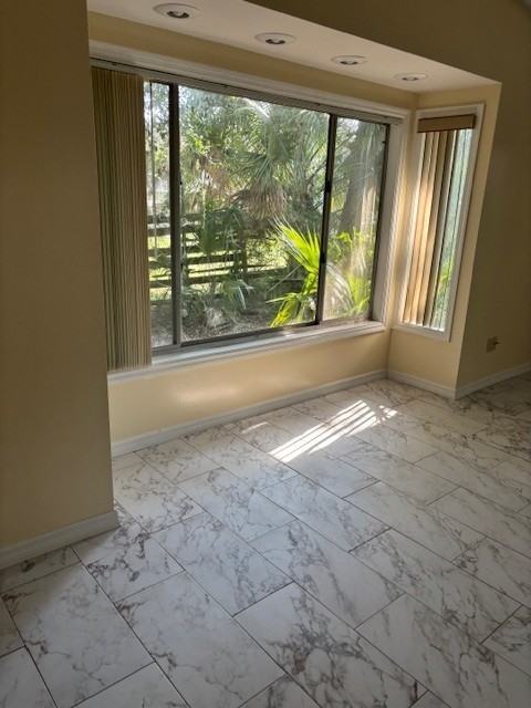 915 Lilly St - Photo 3 of 8