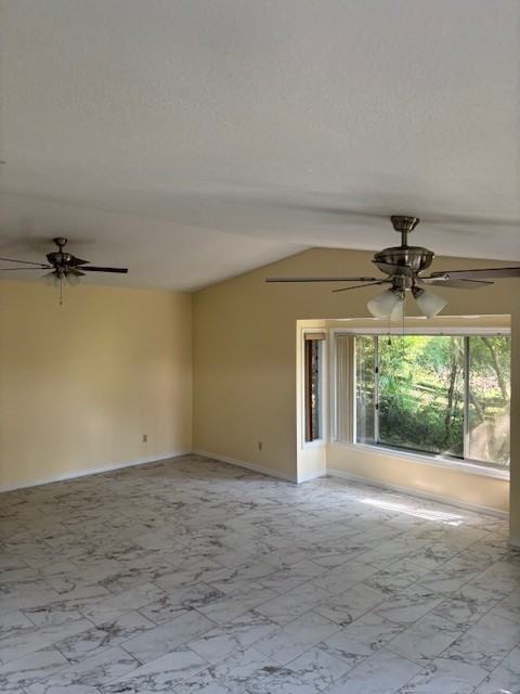 915 Lilly St - Photo 4 of 8