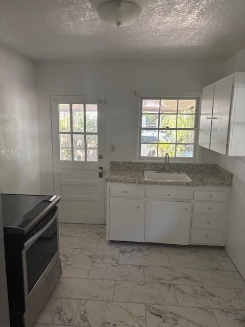 915 Lilly St - Photo 5 of 8