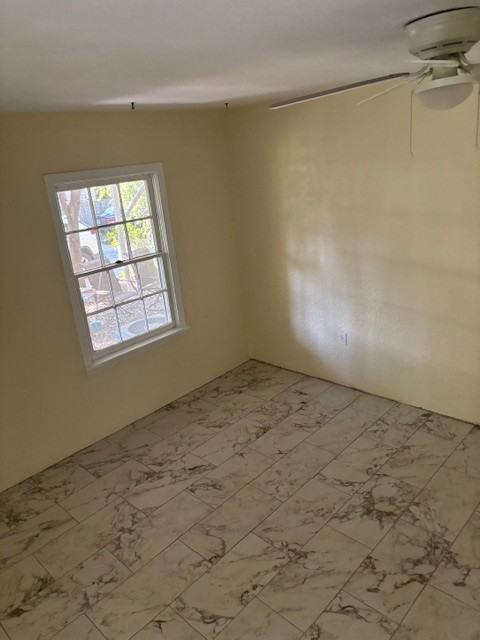 915 Lilly St - Photo 7 of 8