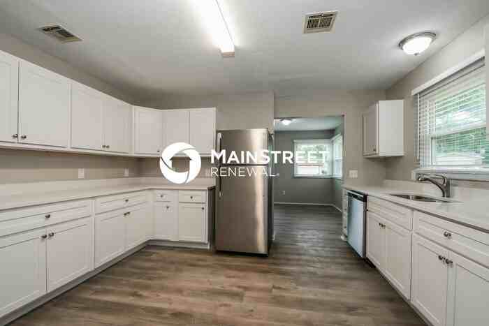 4917 Rainford Ct - Photo 6 of 16