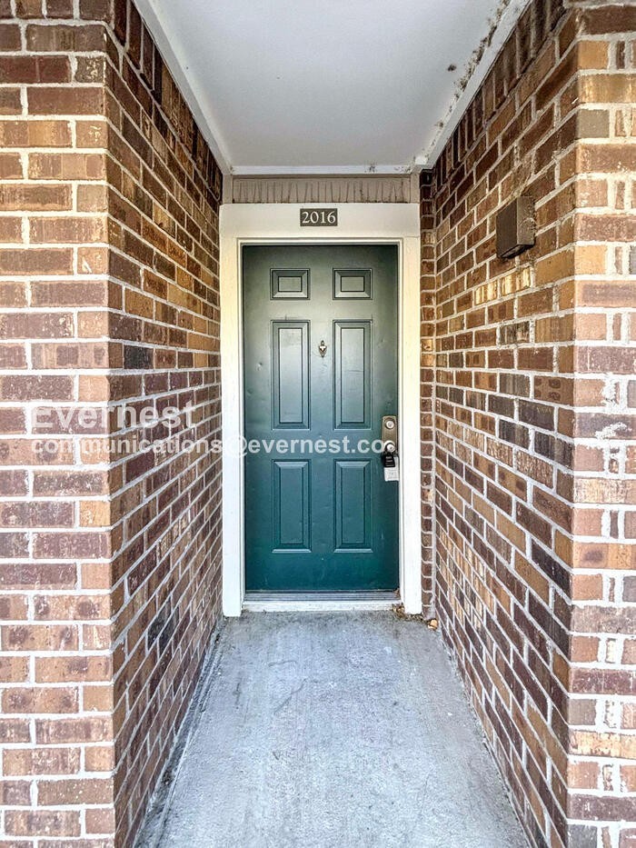 2016 Oxford Lane - Photo 3 of 36