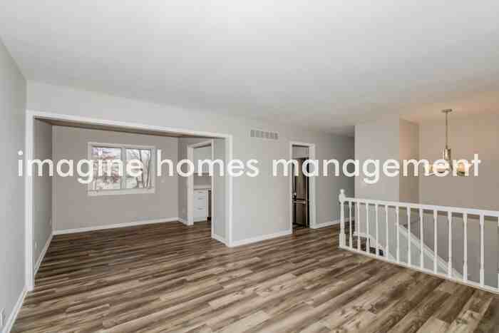 7318 Nw 77th Ter - Photo 4 of 18