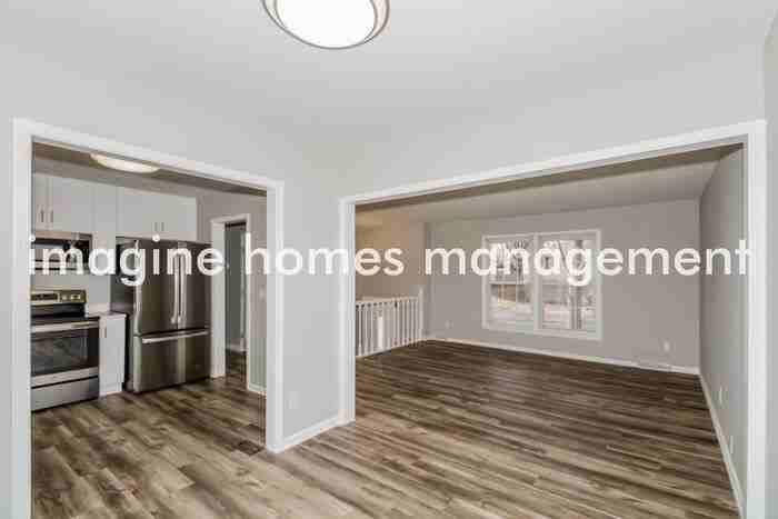 7318 Nw 77th Ter - Photo 5 of 18