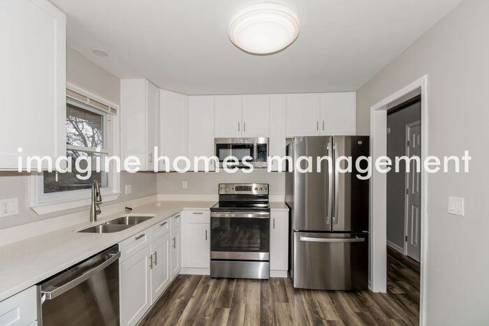 7318 Nw 77th Ter - Photo 6 of 18