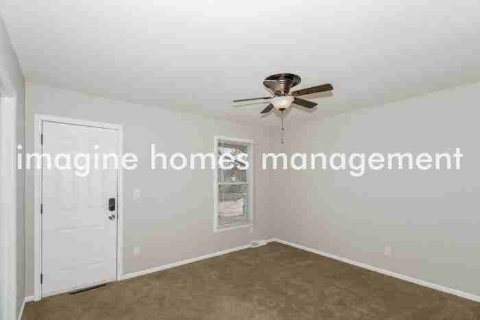 7318 Nw 77th Ter - Photo 7 of 18