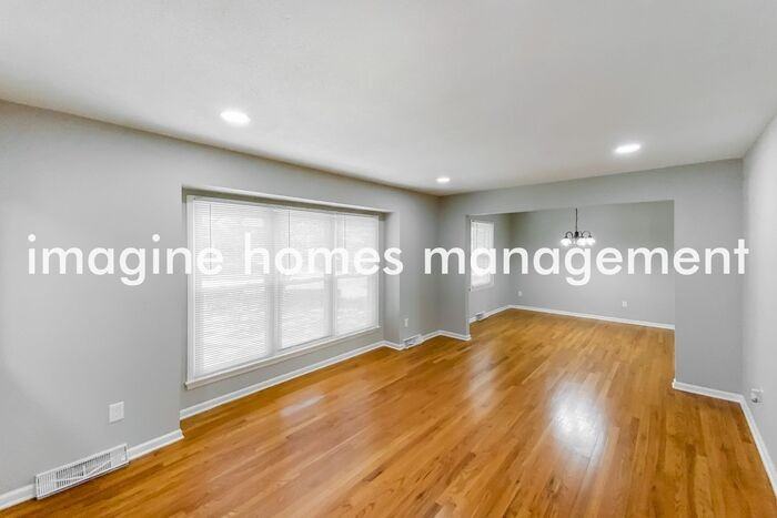 6815 North Michigan Avenue - Photo 3 of 20