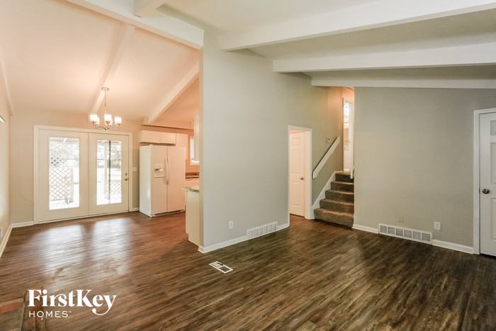 6927 Nw Avalon St - Photo 3 of 15