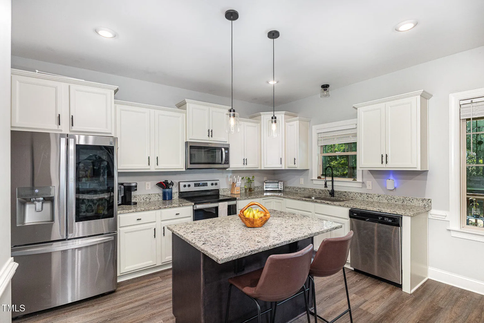 180 Long Grass Dr - Photo 3 of 5