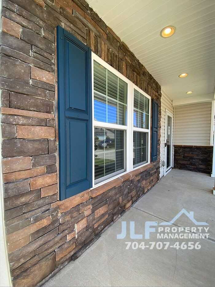 1295 Farm Branch Dr Sw - Photo 3 of 32