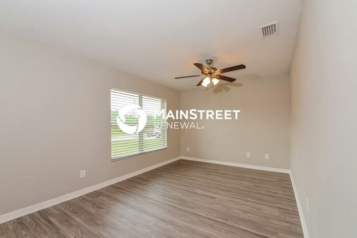 1876 N San Mateo Dr - Photo 3 of 15