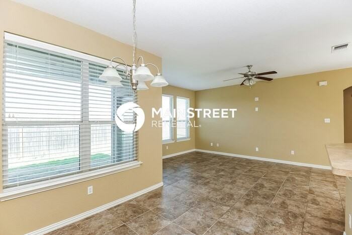 229 Kennedy Dr - Photo 4 of 16