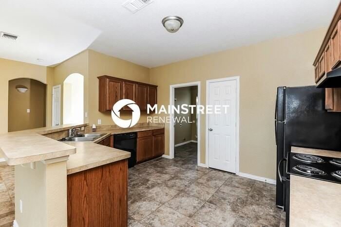 229 Kennedy Dr - Photo 6 of 16