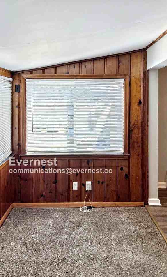 5636 Sunbury Avenue - Photo 3 of 11