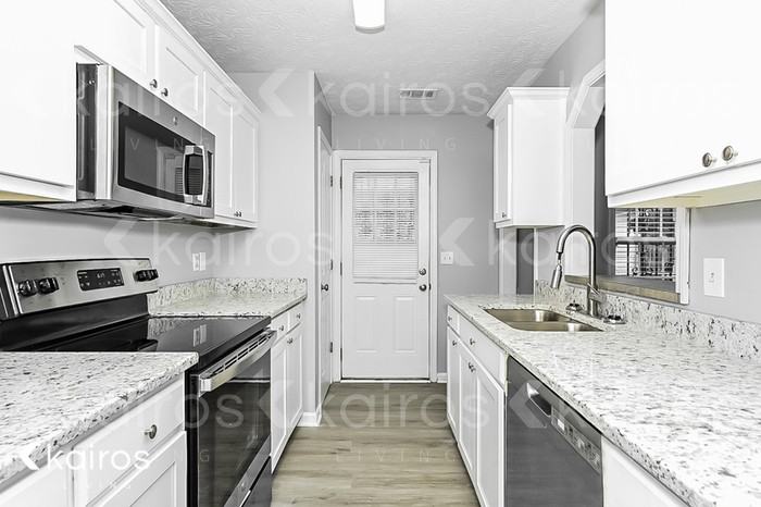 6914 Aldora Dr - Photo 4 of 17