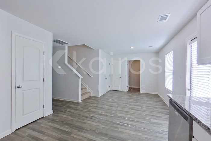 837 Vistamount Path - Photo 7 of 22