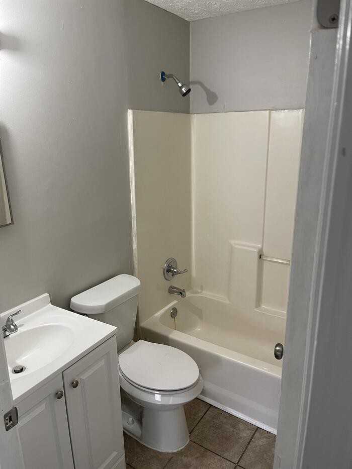 1425 Joseph E Boone Blvd Nw #D102 - Photo 3 of 11