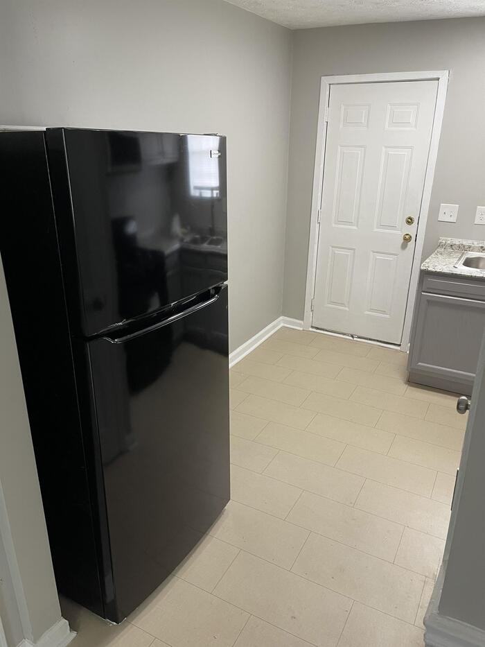 1425 Joseph E Boone Blvd Nw #D102 - Photo 5 of 11