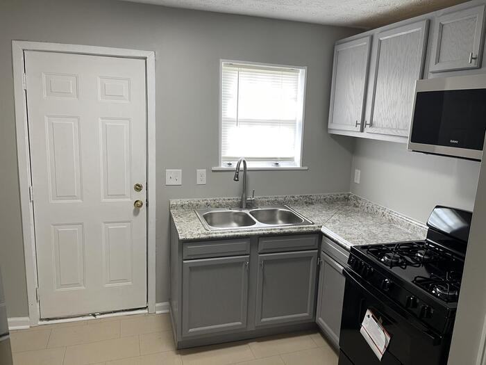 1425 Joseph E Boone Blvd Nw #D102 - Photo 7 of 11