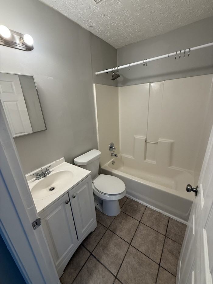1425 Joseph E Boone Blvd Nw #D204 - Photo 3 of 7