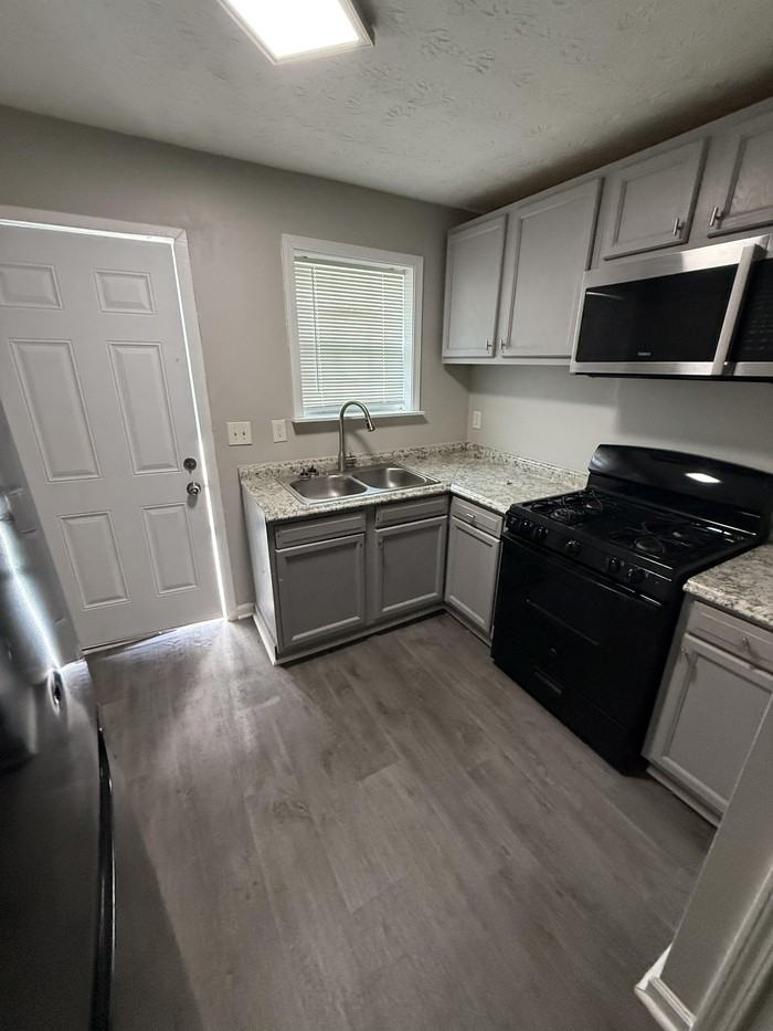 1425 Joseph E Boone Blvd Nw #D204 - Photo 4 of 7