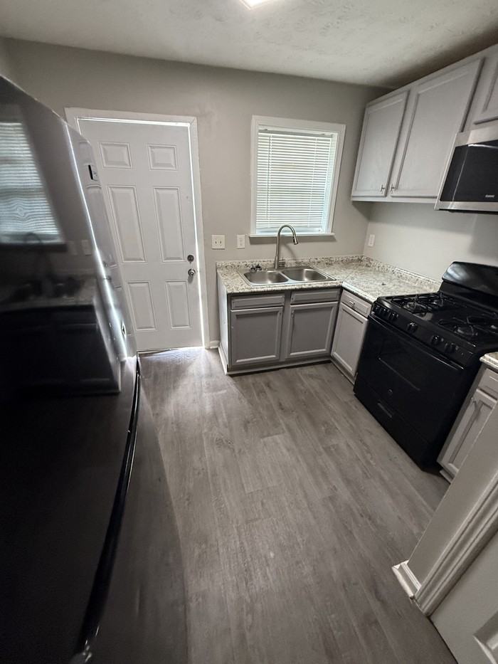 1425 Joseph E Boone Blvd Nw #D204 - Photo 5 of 7