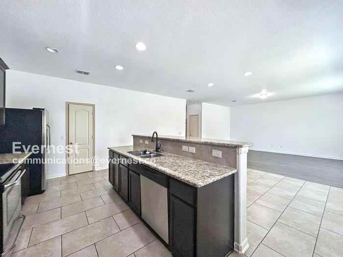 3510 Penta Flds - Photo 3 of 24