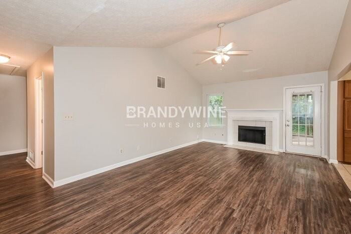 630 Fern Ter Se - Photo 3 of 22