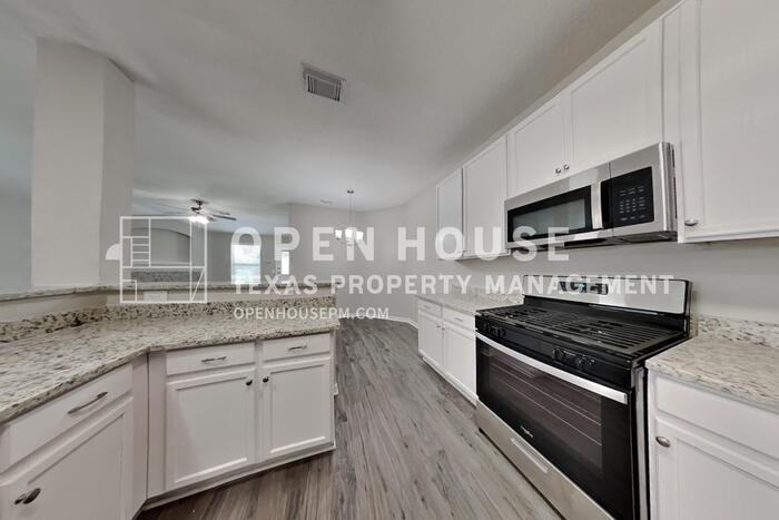 17330 Shadow Ledge Dr - Photo 7 of 22