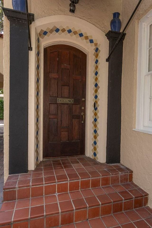 732 Edgewater Dr - Photo 2 of 33