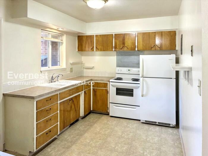 1307 Castlerock Dr - Photo 3 of 33