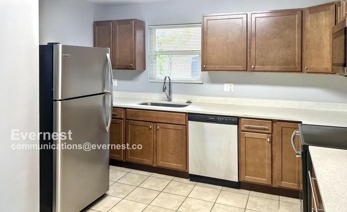 1212 Rosedale Ave #B - Photo 2 of 17