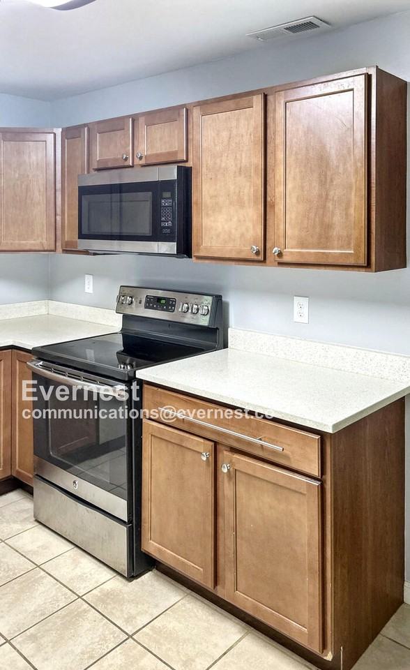 1212 Rosedale Ave #B - Photo 3 of 17