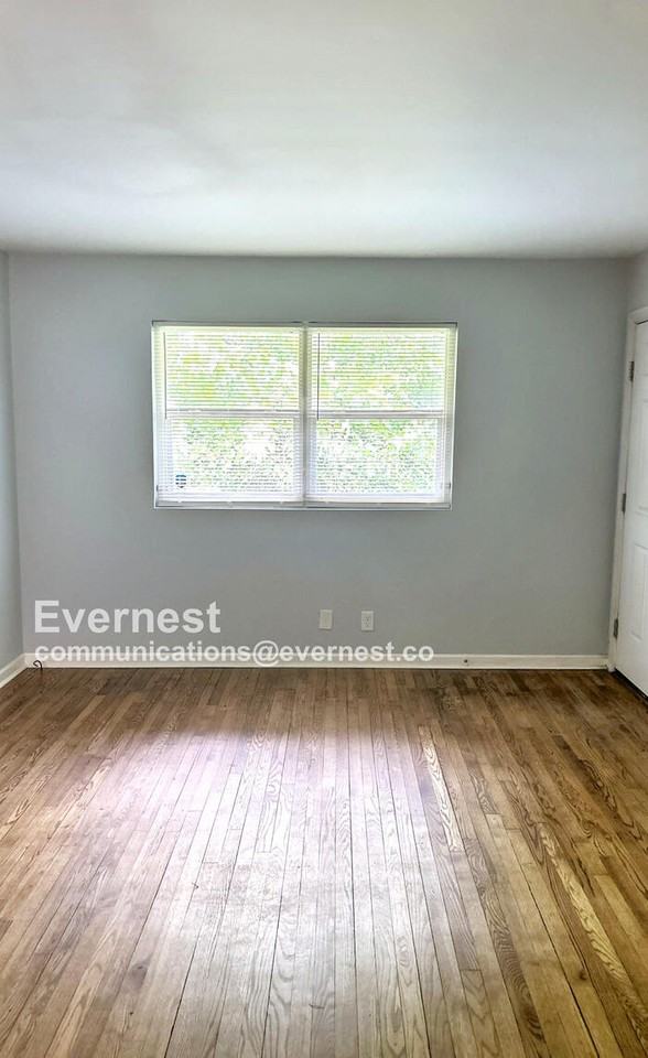 1212 Rosedale Ave #B - Photo 4 of 17