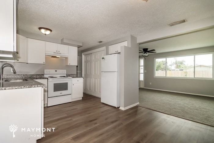 4723 Aegean Ave - Photo 6 of 12