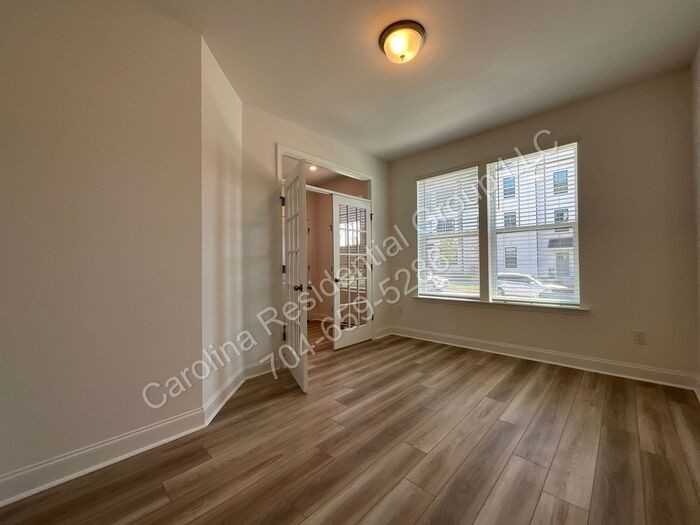 15340 Ballancroft Parkway - Photo 4 of 20