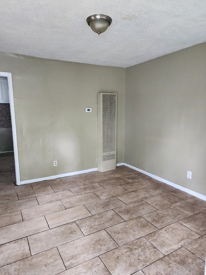 306 E Waldorf Ave - Photo 5 of 14