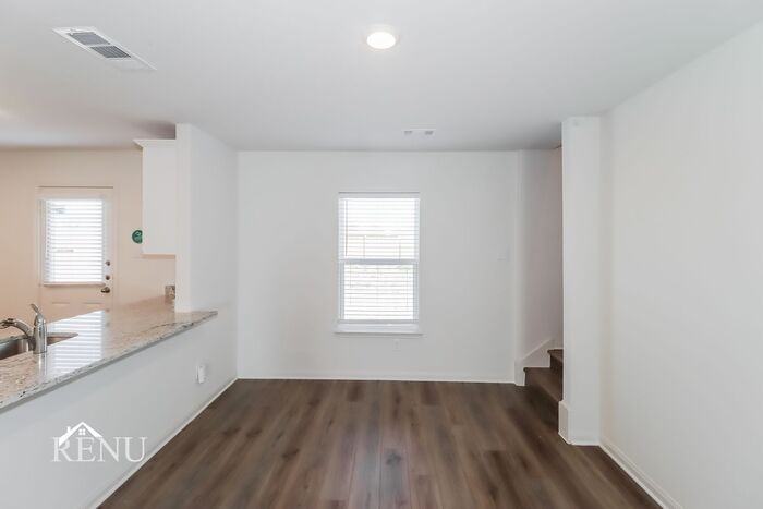 212 Silvercrest Ln - Photo 7 of 20