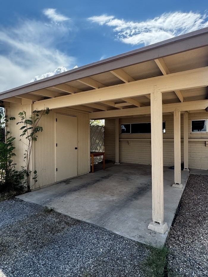 1744 S Chrysler Ave - Photo 2 of 26