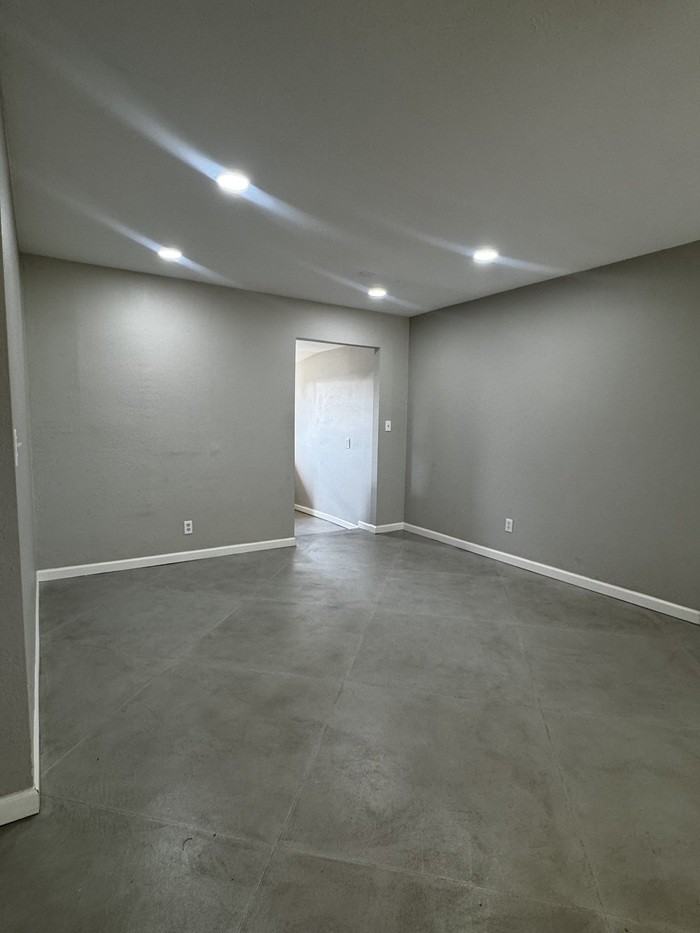 1744 S Chrysler Ave - Photo 4 of 26