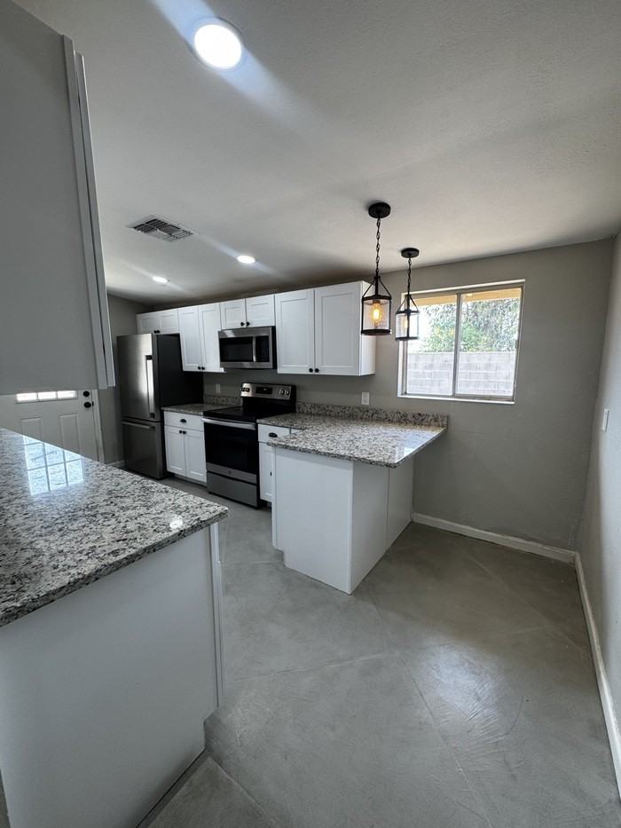 1744 S Chrysler Ave - Photo 7 of 26