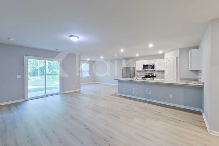 2519 Upland Court Southeast - Photo 2 of 22