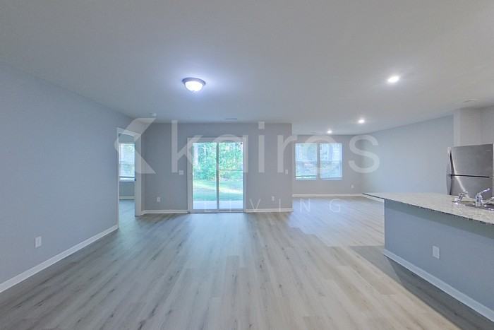 2519 Upland Court Southeast - Photo 5 of 22