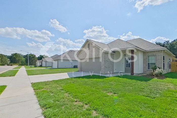 204 Acoustic Ln - Photo 2 of 22