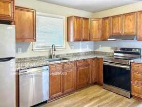 15807 Meridian Ave - Photo 1 of 1