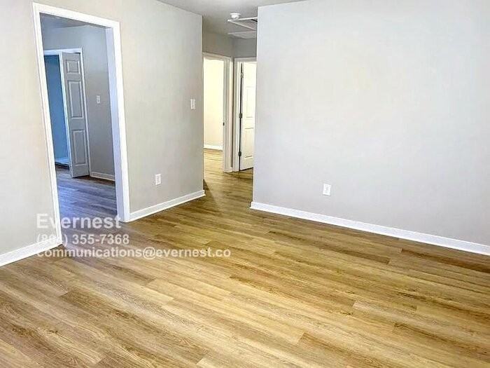 15807 Meridian Avenue - Photo 3 of 6